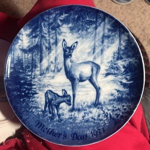 Royale Blue Winter China 1971 Mother's Day Plate 7.5" in excellent condition.